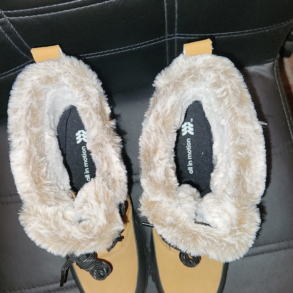(NWOT) Women All IN MOTION Winter boots - Picture 8 of 9